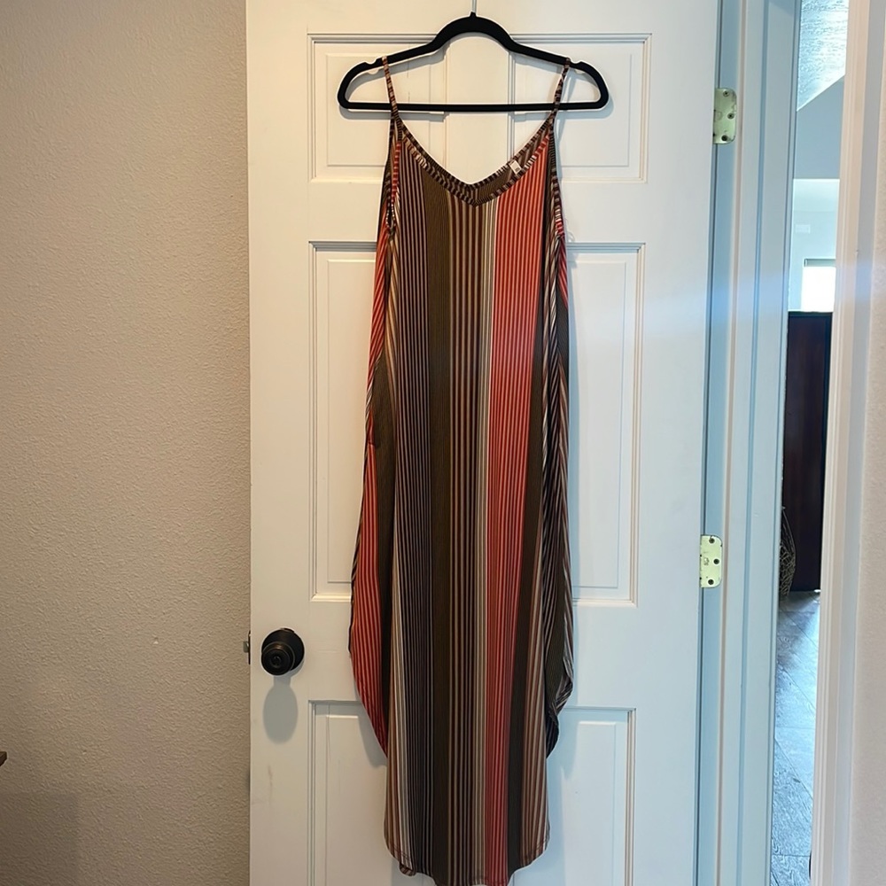 Horizontal striped midi dress. 70s vibes.